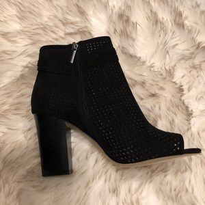 Kaahri Blue black bootie